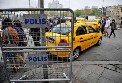 Taksim'e çıkan yollar kapatıldı