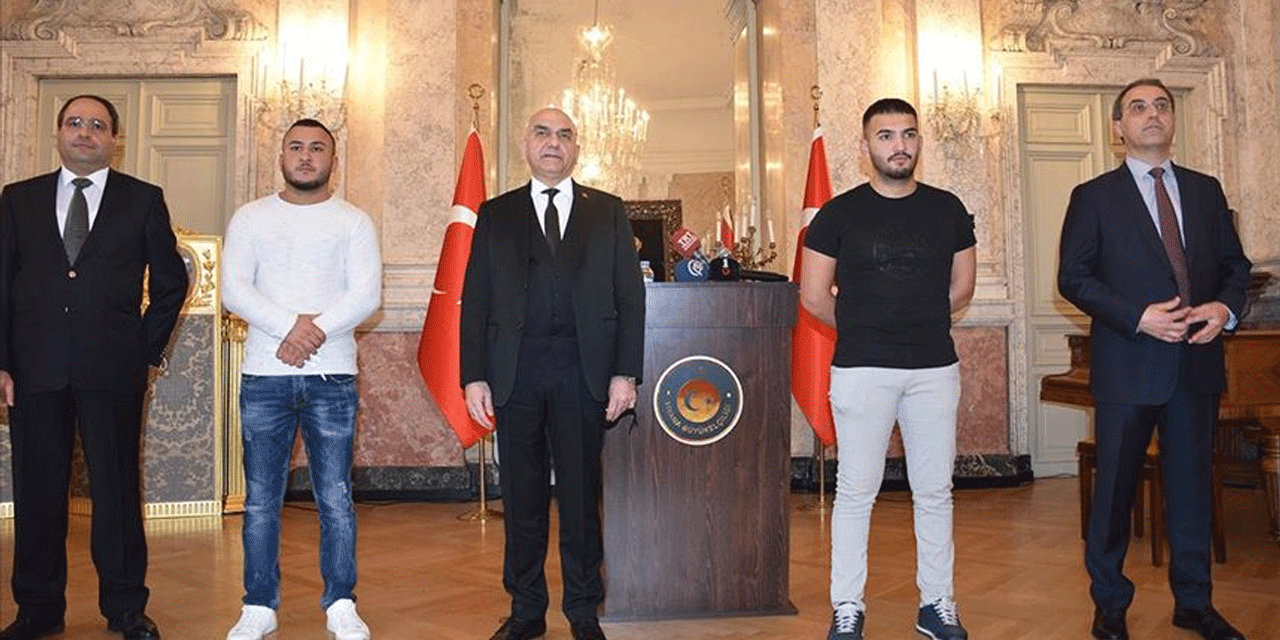 Viyana İslamcı terör saldırısı: Büyükelçi Ceyhun polisi kurtaran Türk gençleriyle görüştü