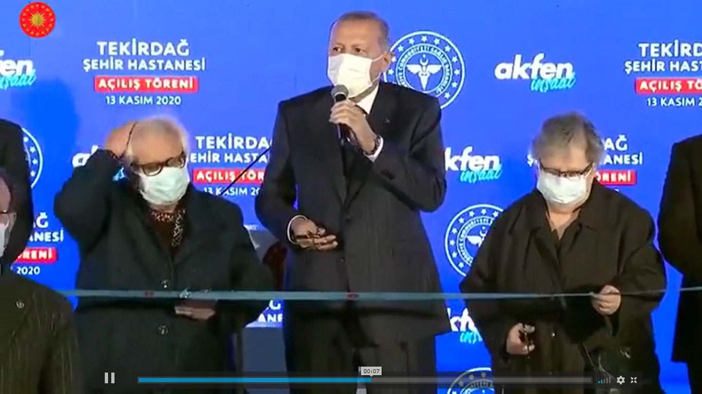 Törende alkışlanmayan Erdoğan'dan sitem: Ölü toprağı serilmiş üstünüze