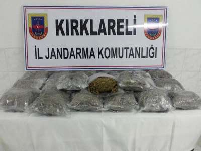 Lüleburgaz’da otomobilde 11 kilo esrar, 3 gözaltı