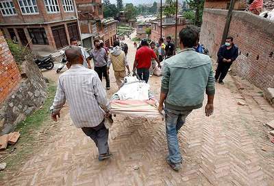 Nepal'de ölü sayısı 7 bin 40'a yükseldi