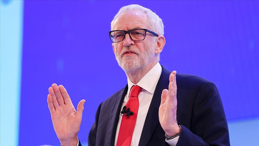 İngiltere’de İşçi Partisi eski lideri Corbyn’in parti üyeliğinin devamına karar verildi