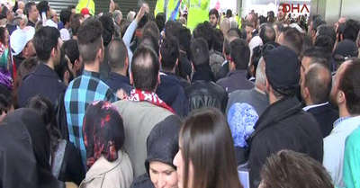 Davutoğlu'nun mitinginde coşku ve protesto