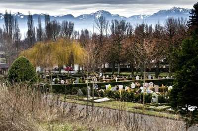 Lozan'da Müslüman mezarlığına saldırı