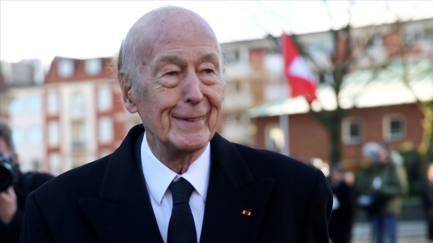 Fransa eski Cumhurbaşkanı Valery Giscard d’Estaing koronaya yenik düştü