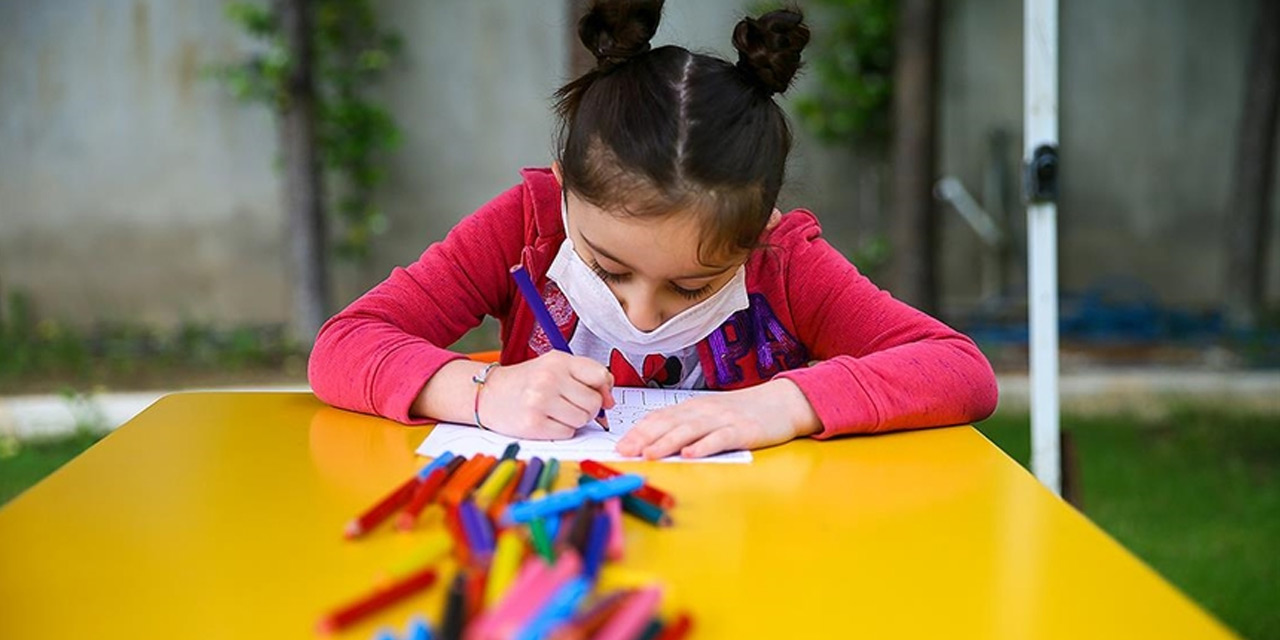 Koronavirüs salgınına rağmen: Okullar neden hâlâ açık?