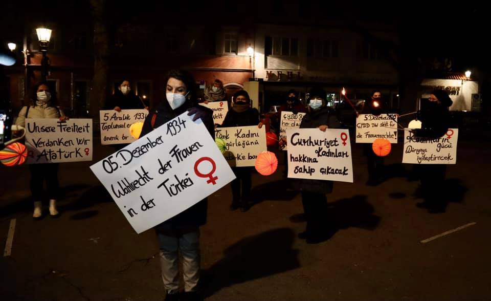 Almanya’da çağdaş kadınlar gece sokağa çıktı:  “Bize tanınan hakların koruyucusuyuz”