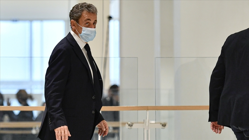 Sarkozy ifade verdi ve hakkındaki yolsuzluk suçlamalarını reddetti