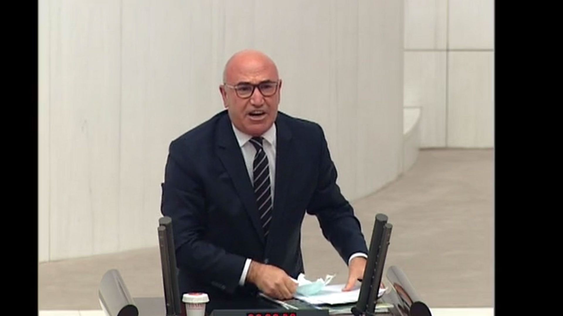 Bedelli askerlik yapan AK Parti’li Milletvekillerinin isimlerini sayınca ortalık karıştı!