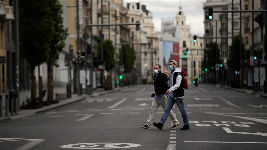 Issız Noel: Londra sokakları ve meydanları boş kaldı