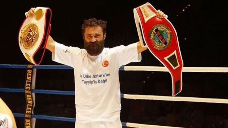 Ünsal Arık'a bıçaklı saldırı