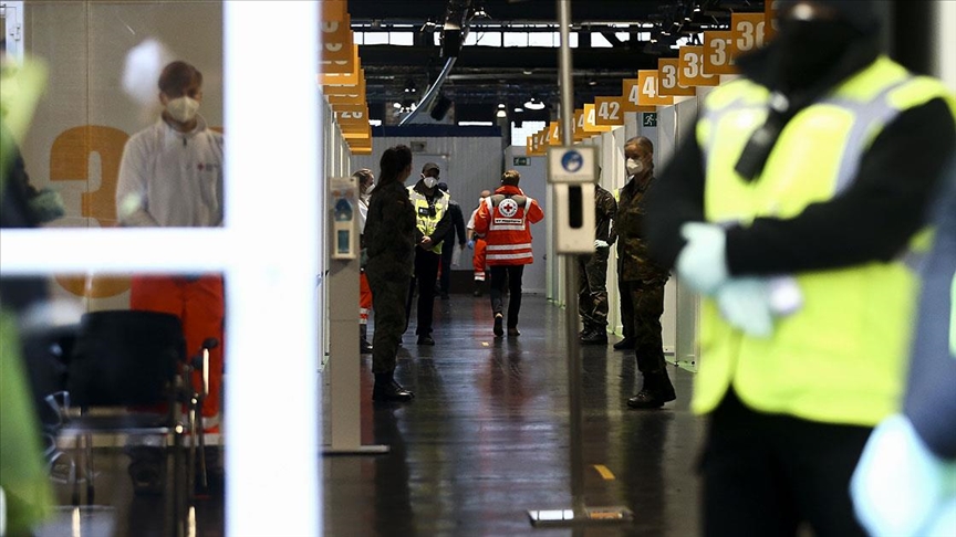 Londra’da Covid-19 ıssızlığı: Metro ve tren istasyonlarında sessizlik egemen