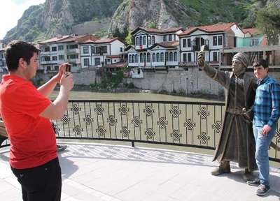 Amasya'da selfie çeken şehzade şaşırttı