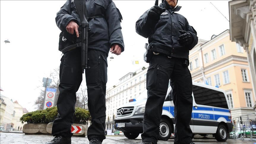 Alman polisinin başı “içerideki ırkçılarla” dertte: Memurların evleri arandı