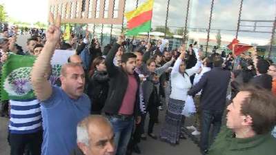 Cumhurbaşkanı Erdoğan'ın konuşacağı salonun önünde gerginlik