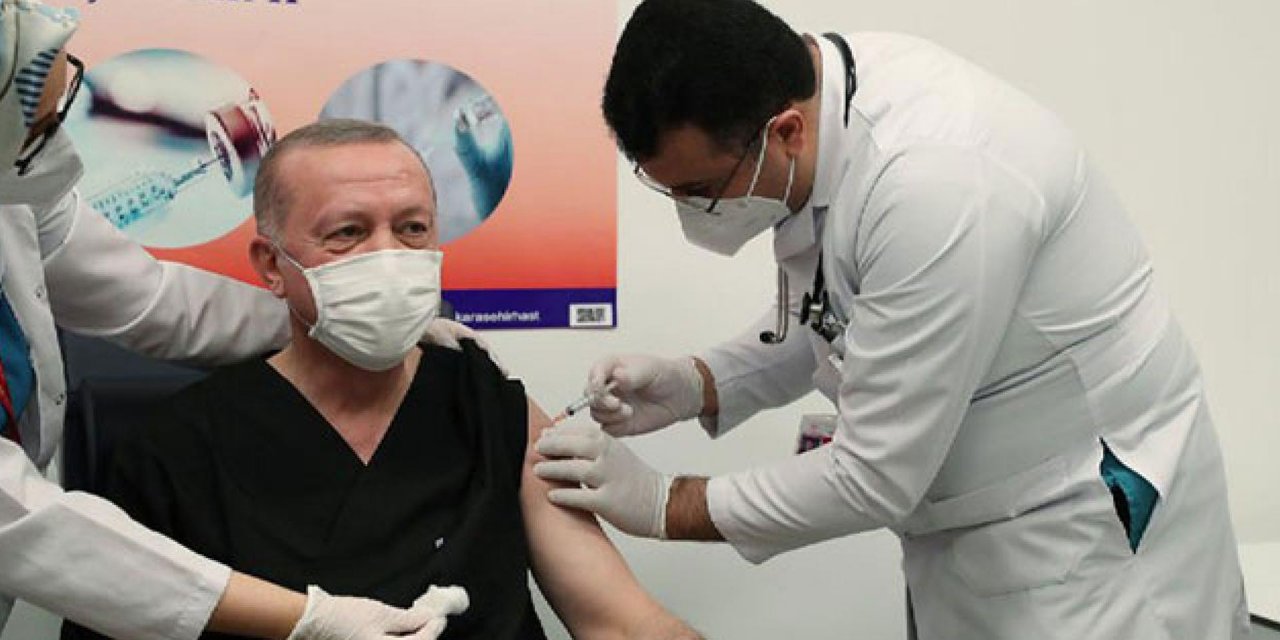 Cumhurbaşkanı Erdoğan'a aşı yapan doktorun İmamoğlu'na benzerliği olay oldu
