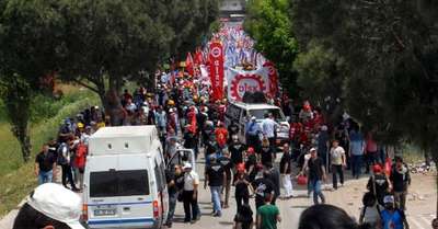 Soma, 301 madenci için ayakta