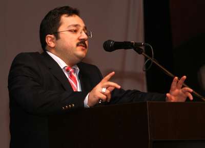 Prof. Dr. Pamuk Bükreş'te konuştu