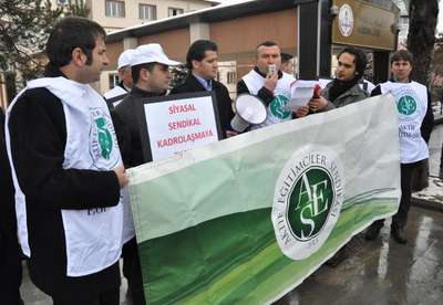 Eğitimciler 'angarya nöbet' için ücret istedi