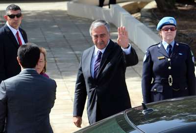 Akıncı ile Anastasiadis ara bölgede