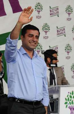HDP: Davutoğlu'nu Erdoğan'a ezdirmeyiz