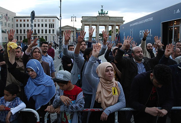 Sisi, protestolarla karşılandı