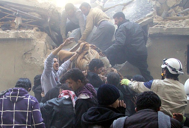 Halep'e varil bombalı saldırı: 30 ölü