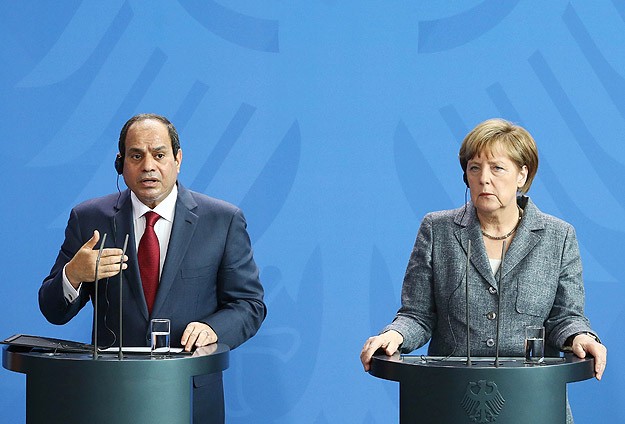 Sisi Merkel'in yanında protesto edildi