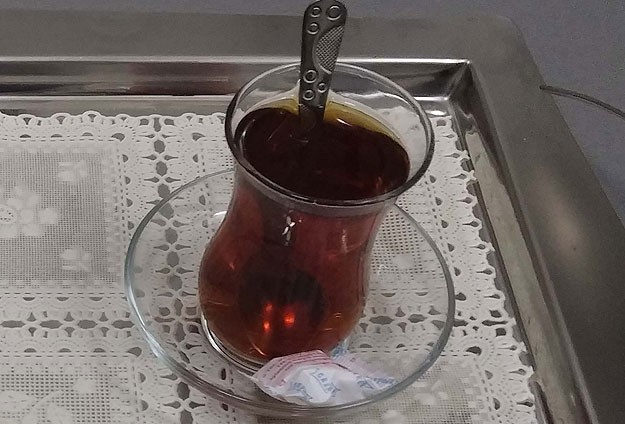 Şekerli çay obezite riskini artırıyor