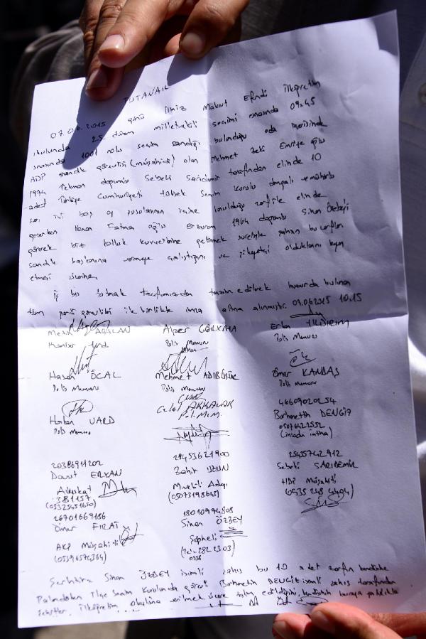 Erzurum'da 10 mühürlü boş zarf ile ilgili tutanak tutuldu