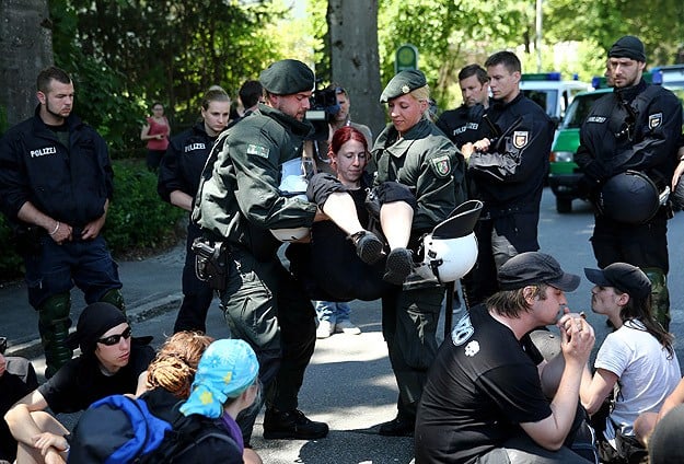 G7 Zirvesi protestolarla başladı