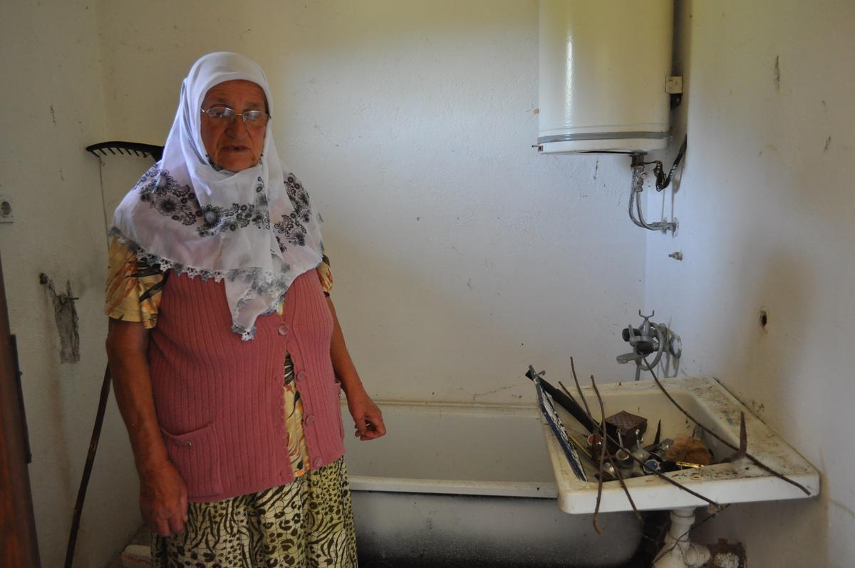 Evini işgal eden Sırplara para ödeyecek