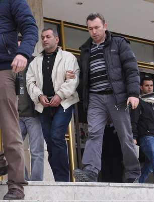 Boşanmak isteyen eşe bıçaklı koca dehşeti kamerada (2)