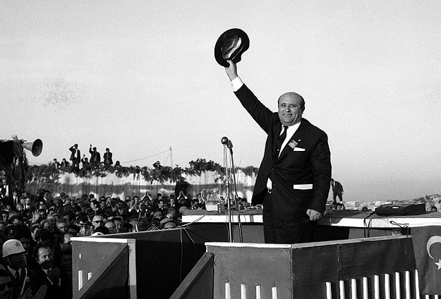 Süleyman Demirel hayatını kaybetti