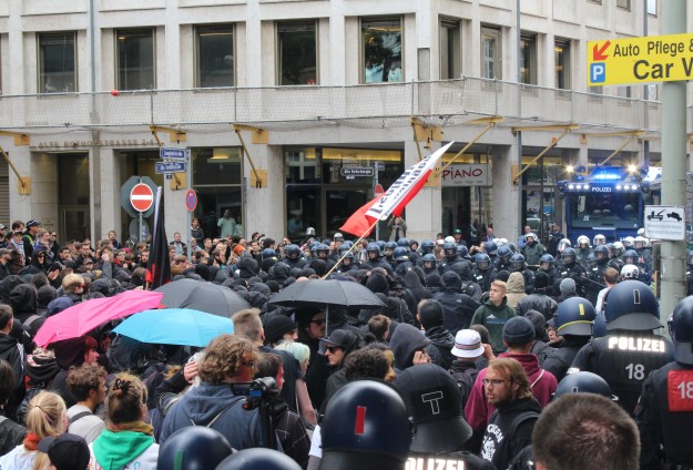 Almanya'da PEGİDA'ya karşı protesto