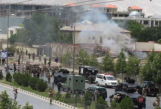 Taliban parlamentoya saldırdı