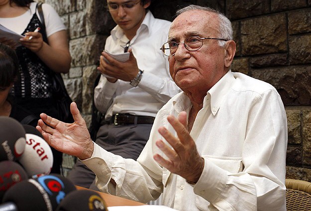 Cüneyt Arcayürek hayatını kaybetti