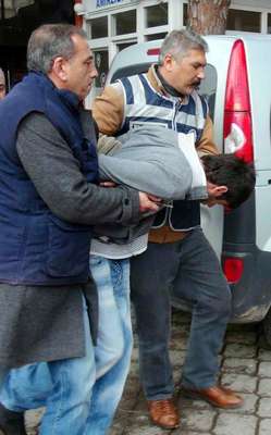 Kayınvalidesini öldürdü, eşini yaraladı (2)
