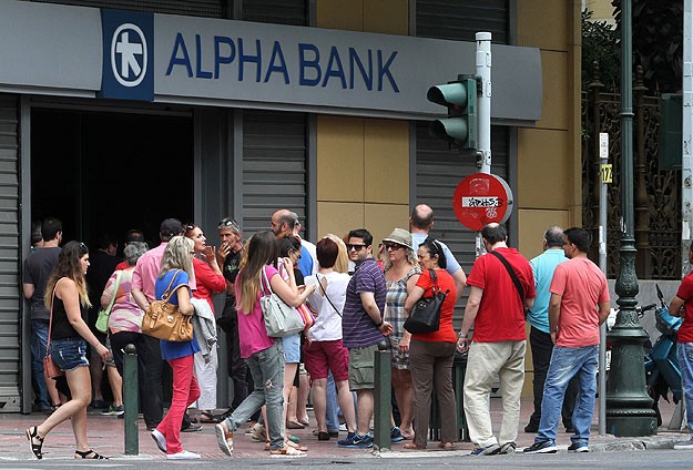 Yunanistan bankaları kapattı