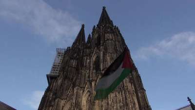 Köln katedrali önünde aylardır İsrail'i protesto ediyor