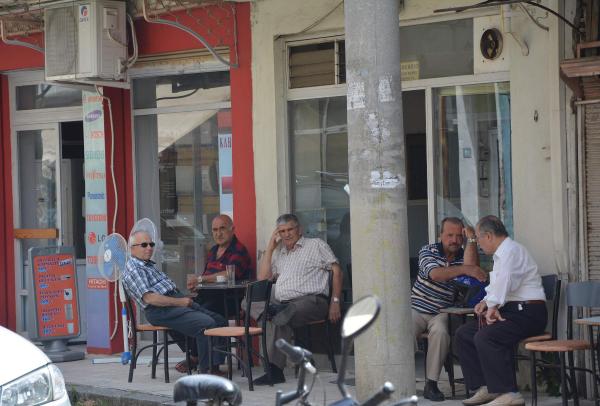 Komşuda Türk azınlıklardan 'hayır' desteği