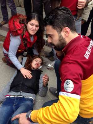 Demiryolu köprüsünden düşen genç kız ağır yaralandı