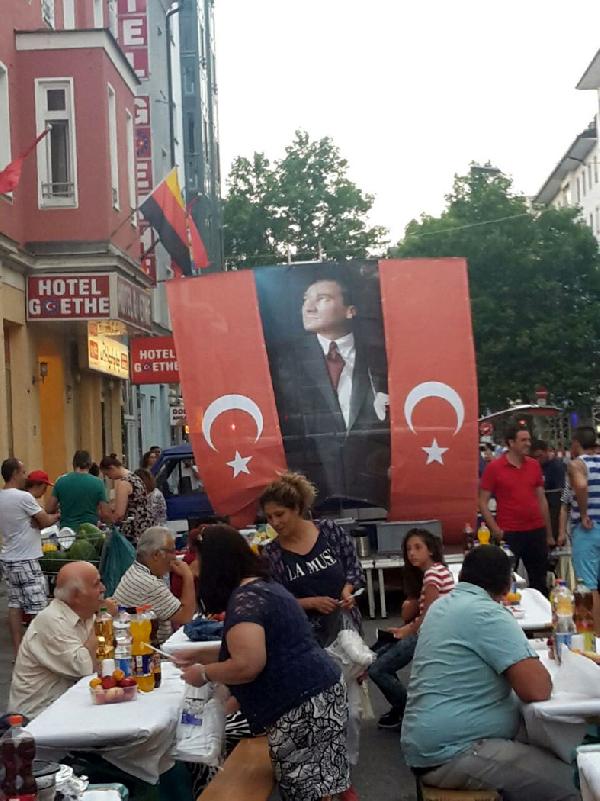 Münih’te sokak iftarına yoğun ilgi