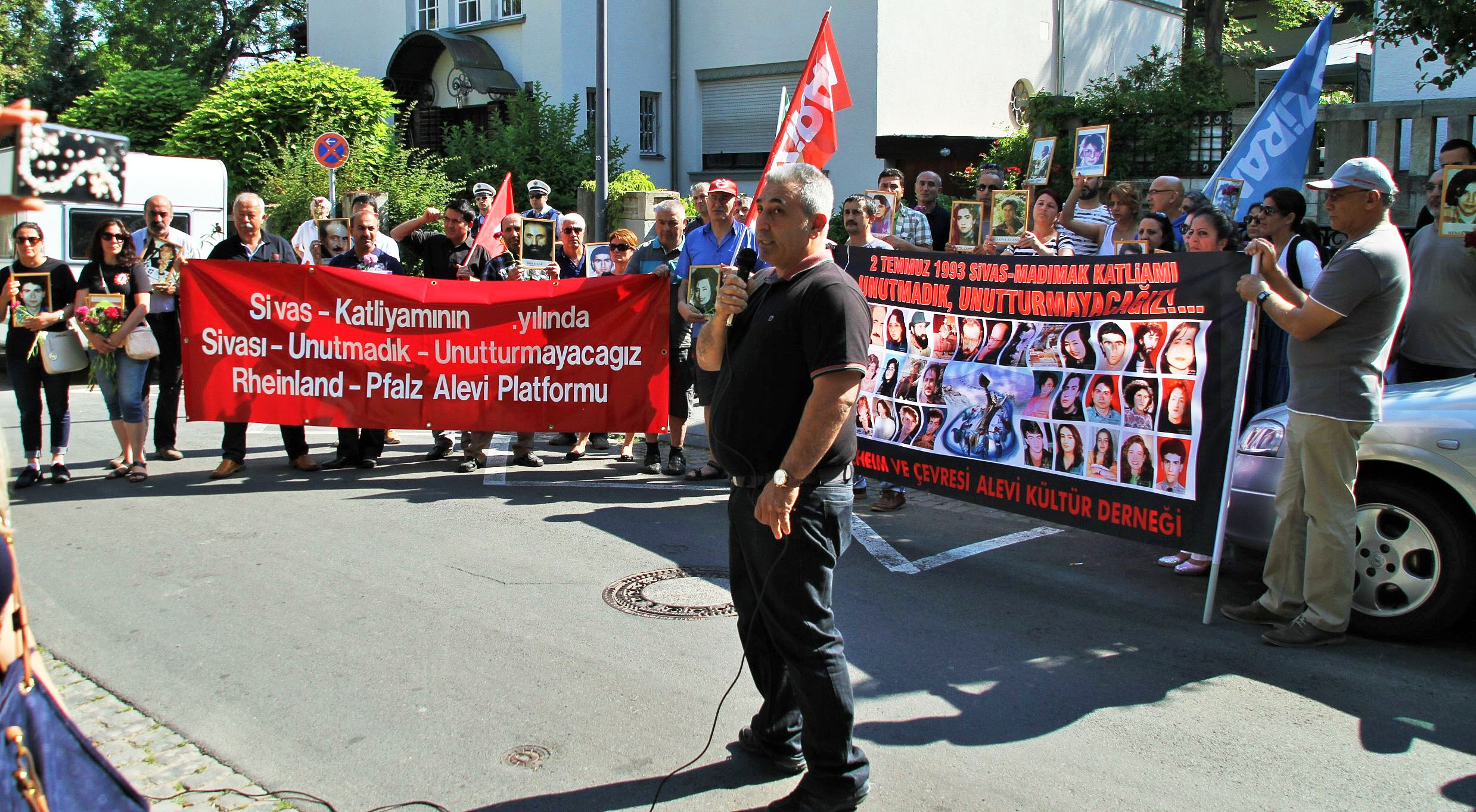 Mainz'da Sivas Katliamı protestosu