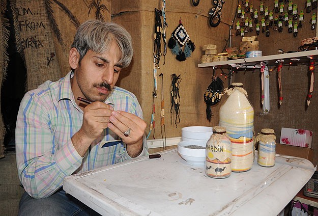 Fatiha Suresi'ni pirince yazıyor