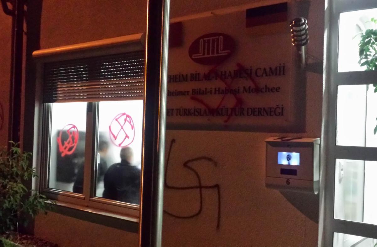 Almanya’da yine bir camiye saldırdılar