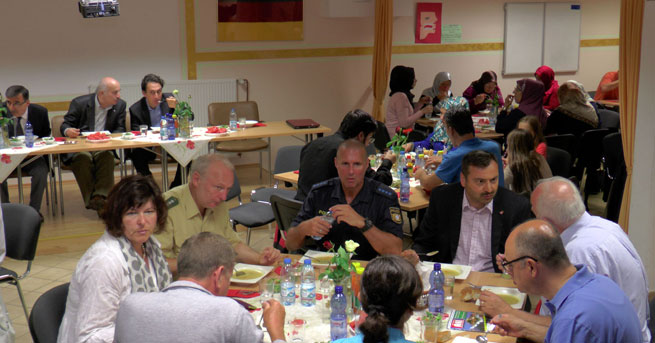 Cami saldırısından sonra dayanışma iftarı
