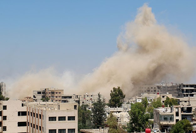 Halep'te varil bombalı saldırı: 30 ölü