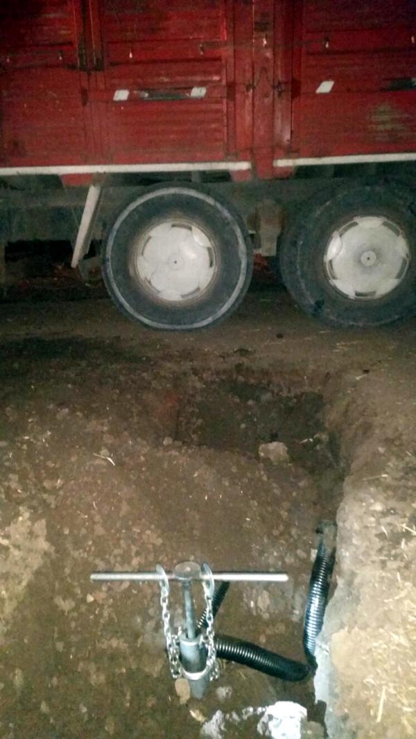 Diyarbakır'da boru hattından petrol çalmışlar