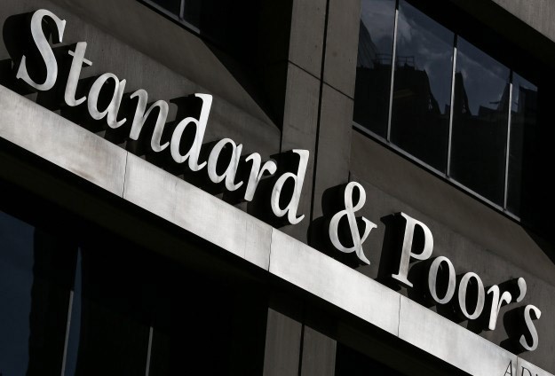 S&P Yunanistan'ın notunu yükseltti
